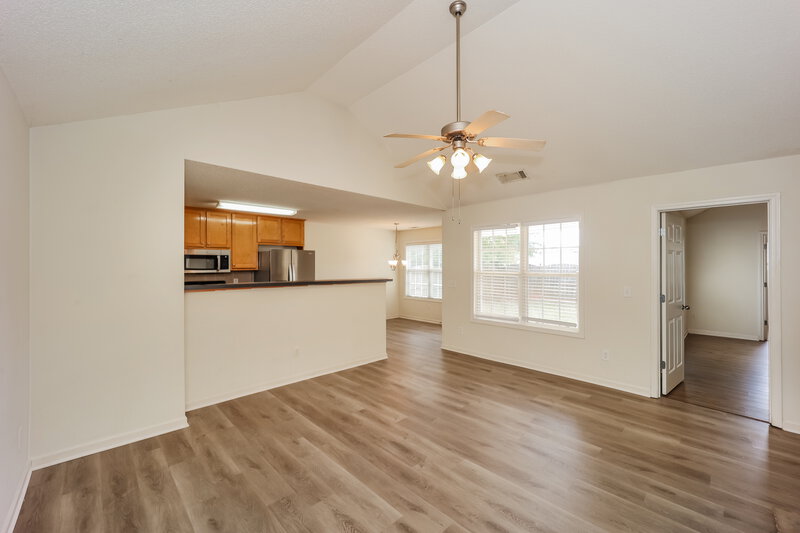 2,015/Mo, 40 Belltree Cir Newnan, GA 30265 Living Room View