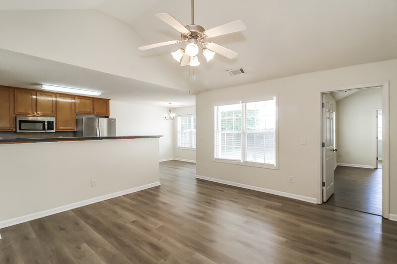 2,035/Mo, 40 Belltree Cir Newnan, GA 30265 Living Room View