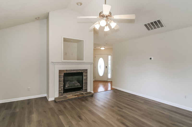 2,035/Mo, 40 Belltree Cir Newnan, GA 30265 Living Room View 2