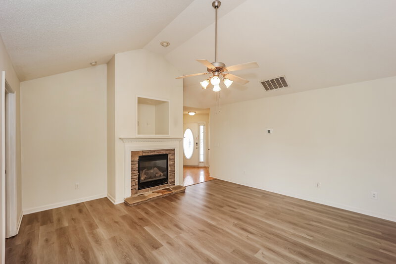 2,015/Mo, 40 Belltree Cir Newnan, GA 30265 Living Room View 3