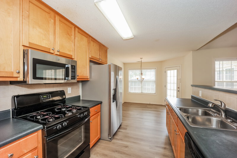 2,015/Mo, 40 Belltree Cir Newnan, GA 30265 Kitchen View 2