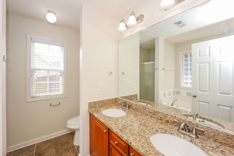 2,015/Mo, 40 Belltree Cir Newnan, GA 30265 Main Bathroom View