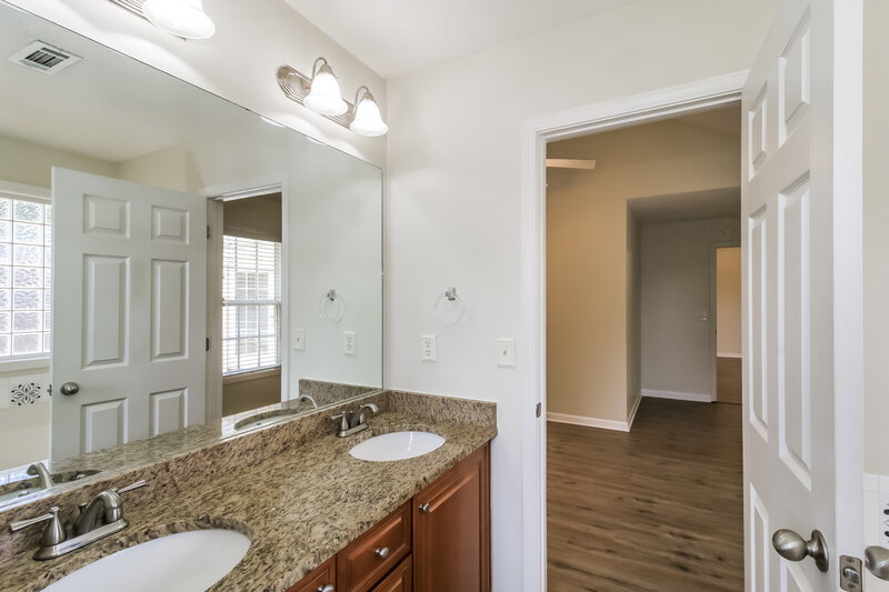 2,035/Mo, 40 Belltree Cir Newnan, GA 30265 Main Bathroom View