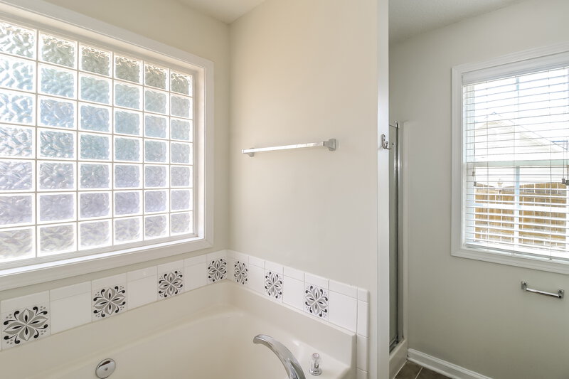 2,035/Mo, 40 Belltree Cir Newnan, GA 30265 Main Bathroom View 2