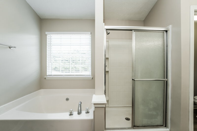 2,145/Mo, 120 Champion Ln Covington, GA 30016 Main Bathroom View