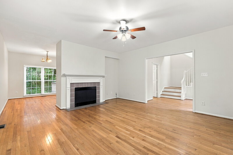 2,725/Mo, 4118 Huntcliff Dr Woodstock, GA 30189 Living Room View 2