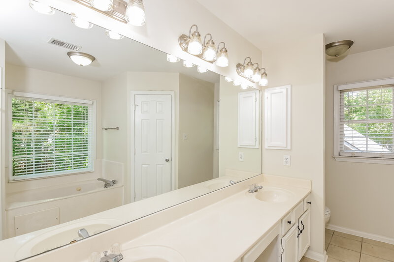 3,980/Mo, 4118 Huntcliff Dr Woodstock, GA 30189 Main Bathroom View