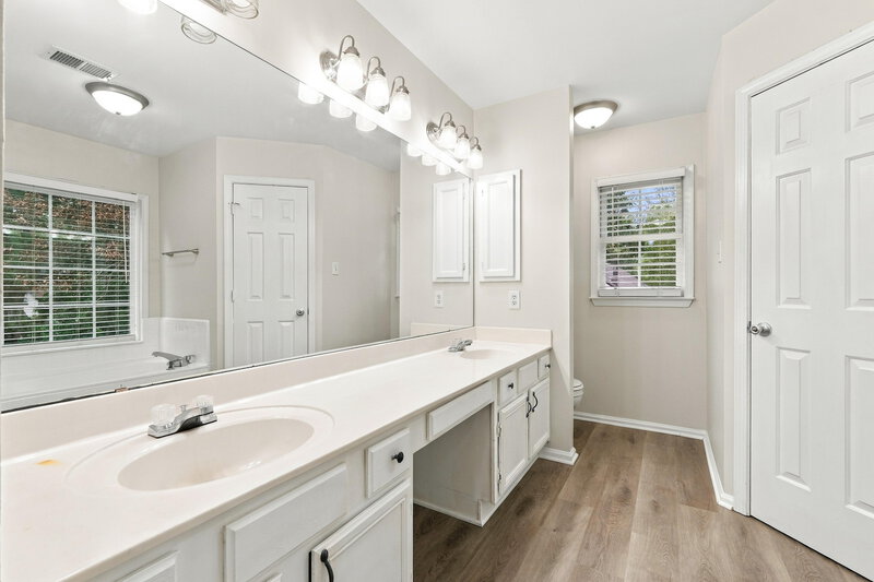 2,725/Mo, 4118 Huntcliff Dr Woodstock, GA 30189 Primary Bathroom View
