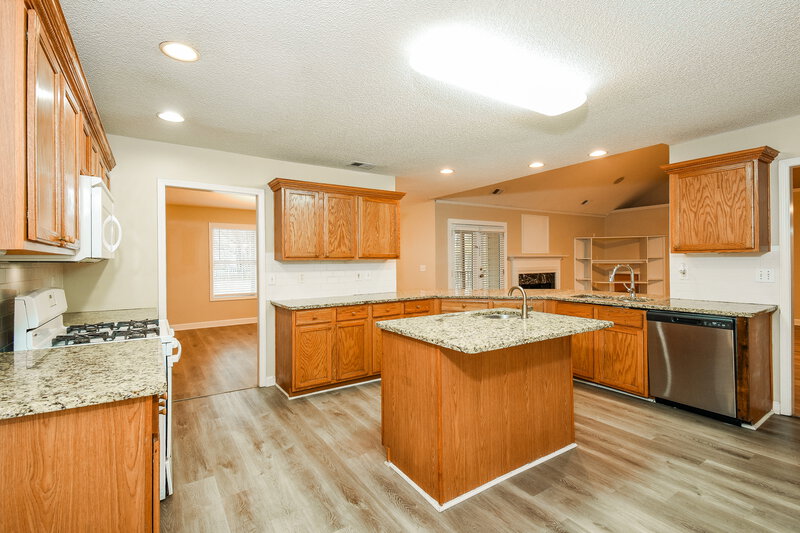 1,885/Mo, 5191 Memorial Ln Powder Springs, GA 30127 Kitchen View 2