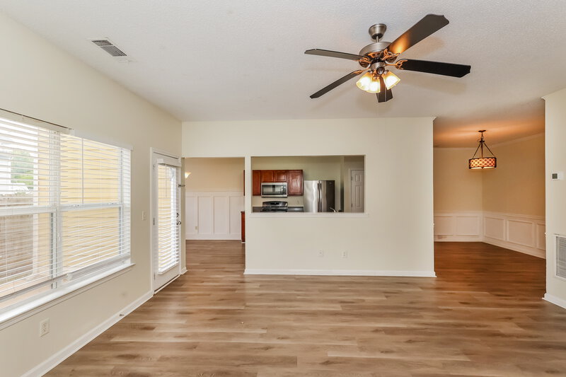 2,220/Mo, 182 Seabreeze Ct Newnan, GA 30265 Living Room View