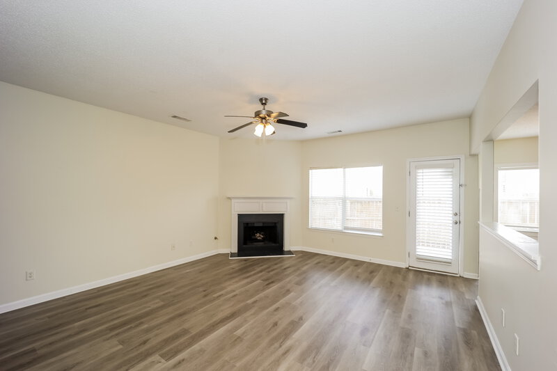 2,325/Mo, 182 Seabreeze Ct Newnan, GA 30265 Living Room View 2