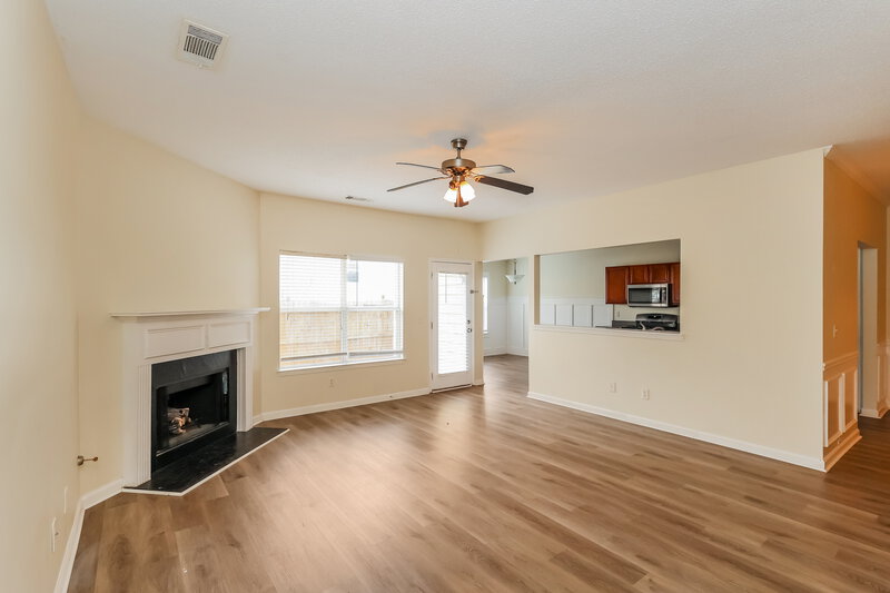 2,220/Mo, 182 Seabreeze Ct Newnan, GA 30265 Living Room View 2