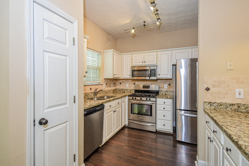 2,080/Mo, 2628 English Oaks Ln NW Kennesaw, GA 30144 Kitchen View