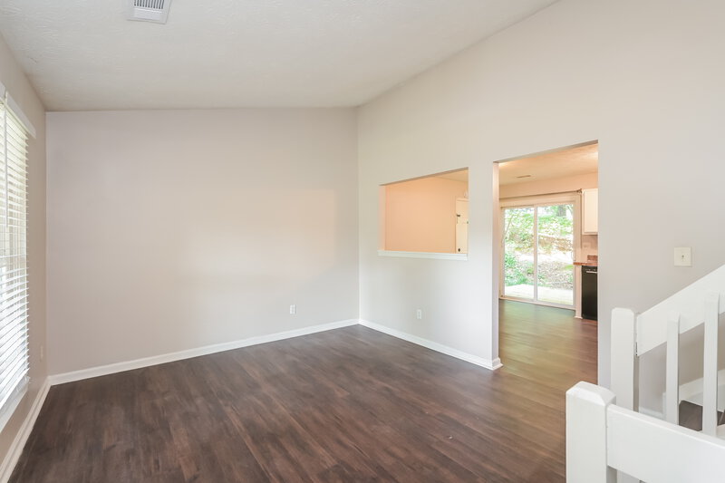 2,190/Mo, 405 Rill Crest Ct Alpharetta, GA 30022 Living Room View