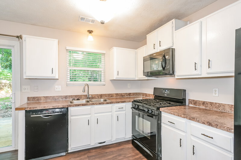 2,190/Mo, 405 Rill Crest Ct Alpharetta, GA 30022 Kitchen View