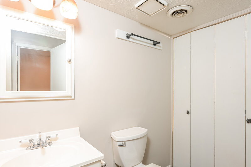 2,190/Mo, 405 Rill Crest Ct Alpharetta, GA 30022 Bathroom View