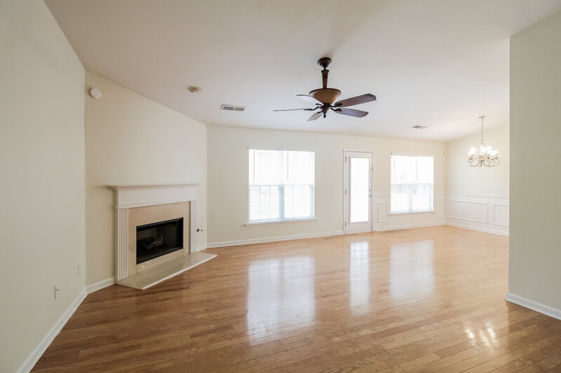 2,150/Mo, 345 Hunterian Pl Newnan, GA 30265 Living Room View