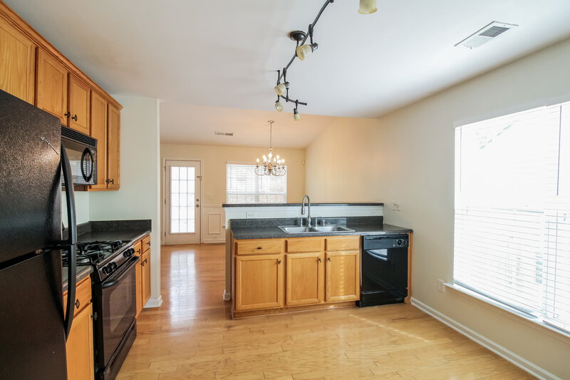 2,150/Mo, 345 Hunterian Pl Newnan, GA 30265 Kitchen View 2