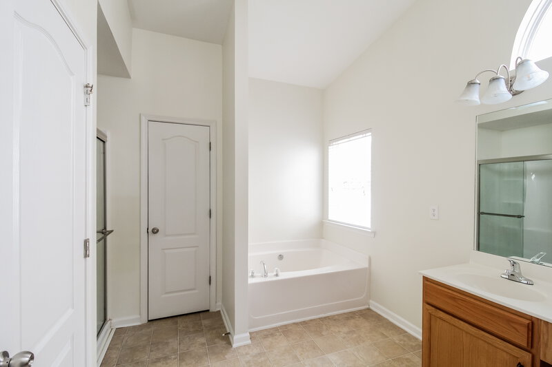 2,150/Mo, 345 Hunterian Pl Newnan, GA 30265 Main Bathroom View