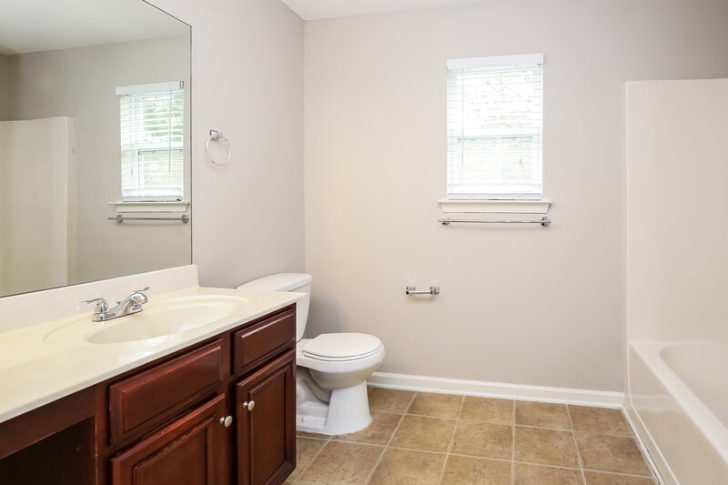 2,395/Mo, 4235 Fourth Rail Ln Cumming, GA 30040 Bathroom View