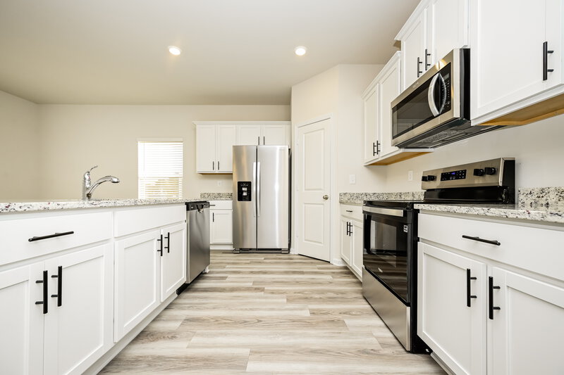 2,870/Mo, 295 Limestone Cir Conyers, GA 30013 Kitchen View