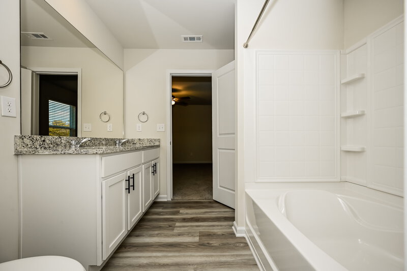 2,870/Mo, 295 Limestone Cir Conyers, GA 30013 Main Bathroom View 2