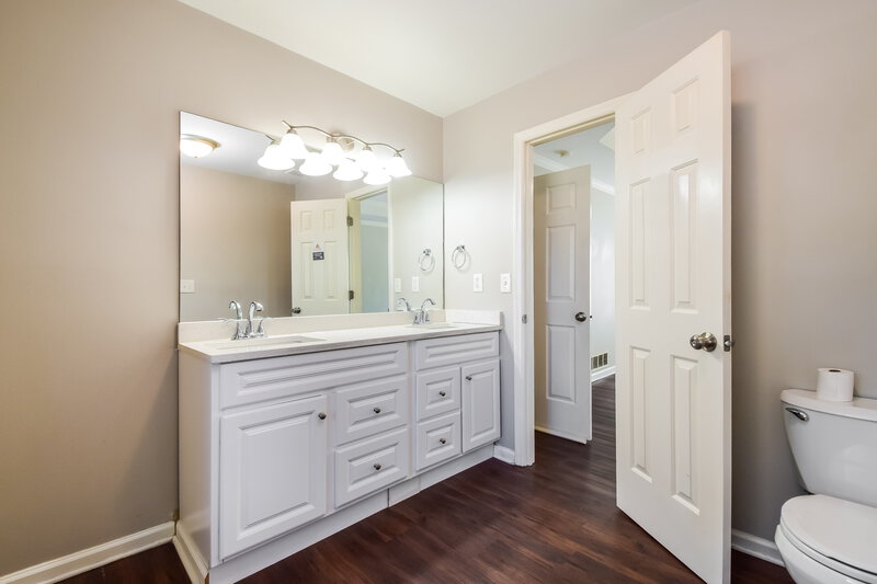 2,235/Mo, 306 Hearthstone Ct Woodstock, GA 30189 Main Bathroom View 2