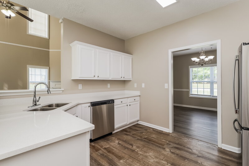 2,350/Mo, 131 Autumn Ridge Dr Griffin, GA 30224 Kitchen View