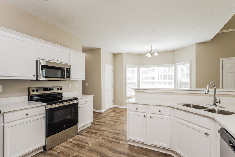 2,350/Mo, 131 Autumn Ridge Dr Griffin, GA 30224 Kitchen View 2