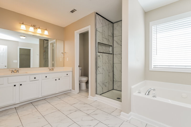 2,350/Mo, 131 Autumn Ridge Dr Griffin, GA 30224 Main Bathroom View
