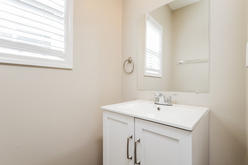 2,350/Mo, 131 Autumn Ridge Dr Griffin, GA 30224 Bathroom View 2