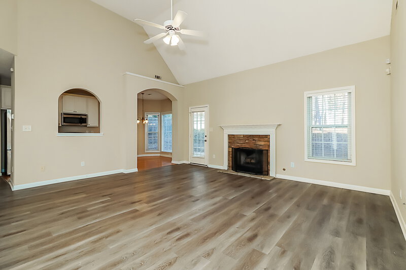 2,020/Mo, 212 Freeman Forest Dr Newnan, GA 30265 Living Room View