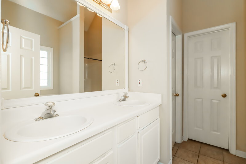 2,020/Mo, 212 Freeman Forest Dr Newnan, GA 30265 Main Bathroom View