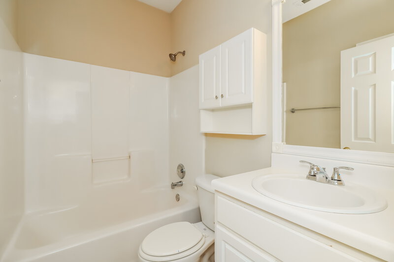 2,020/Mo, 212 Freeman Forest Dr Newnan, GA 30265 Bathroom View