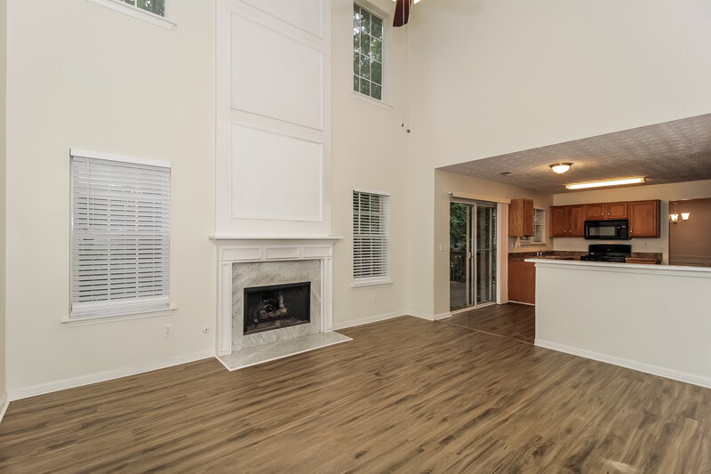 3,390/Mo, 3410 Sandlake Dr SW Marietta, GA 30008 Living Room View 2