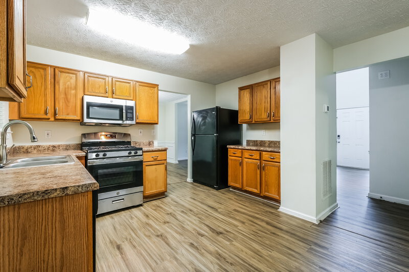 2,370/Mo, 3410 Sandlake Dr SW Marietta, GA 30008 Kitchen View 2