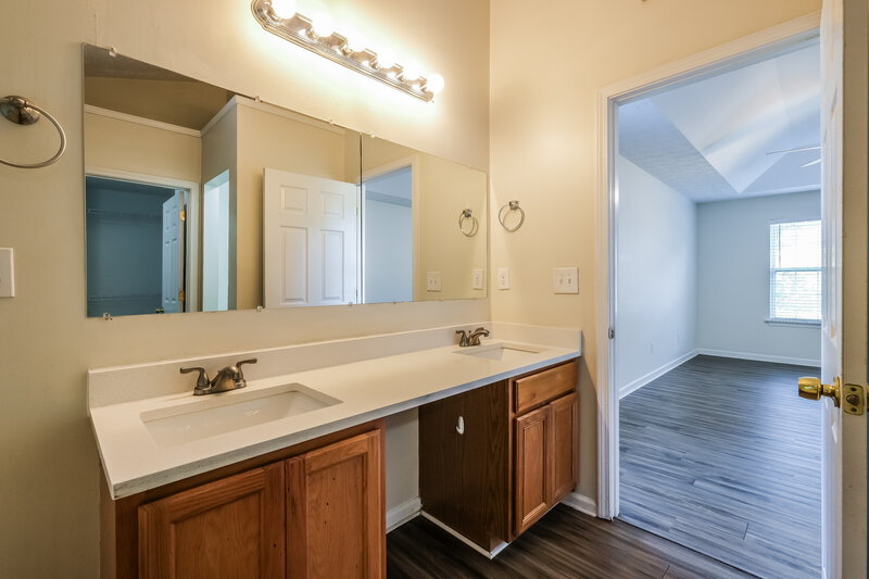 2,370/Mo, 3410 Sandlake Dr SW Marietta, GA 30008 Main Bathroom View 2