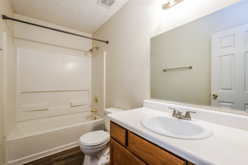 2,370/Mo, 3410 Sandlake Dr SW Marietta, GA 30008 Bathroom View