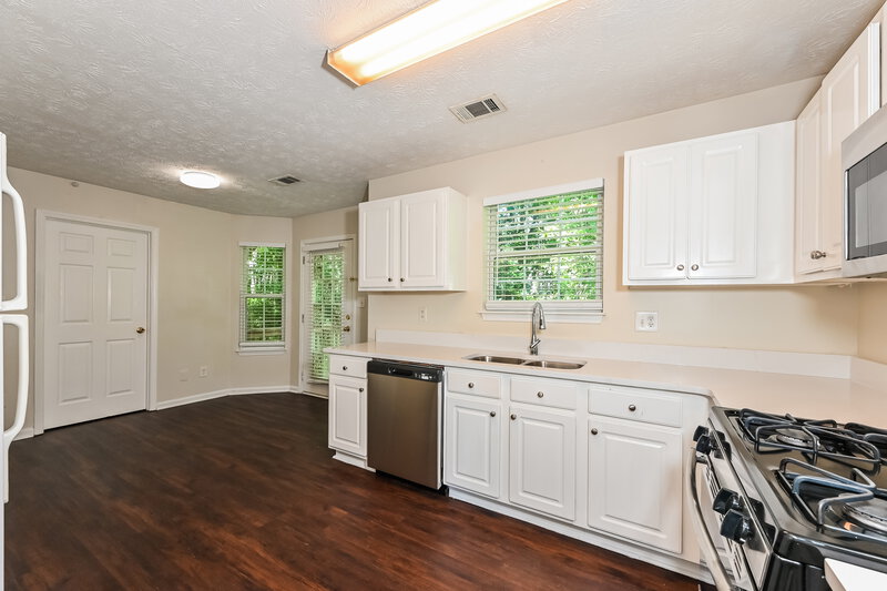 2,215/Mo, 564 Kirtley Ct Lawrenceville, GA 30045 Kitchen View