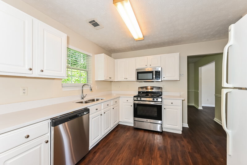 2,215/Mo, 564 Kirtley Ct Lawrenceville, GA 30045 Kitchen View 2
