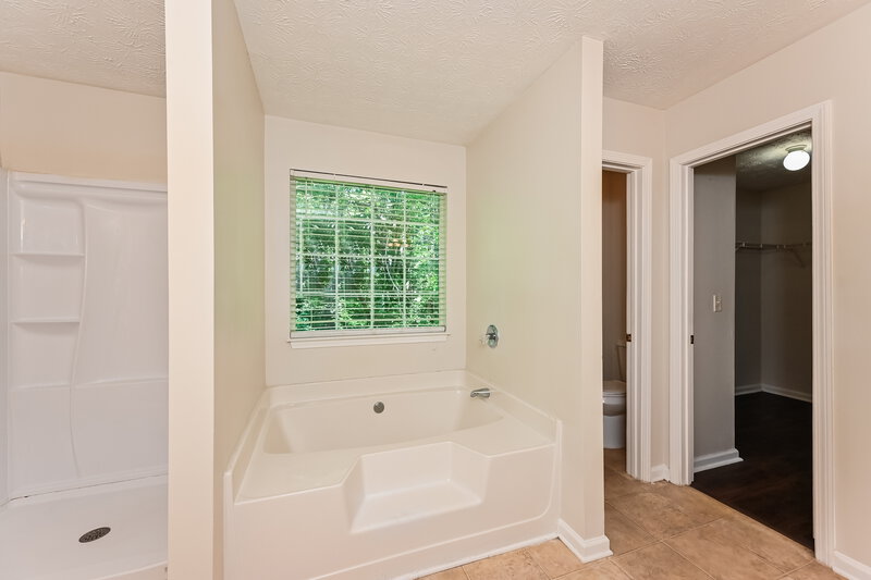 2,215/Mo, 564 Kirtley Ct Lawrenceville, GA 30045 Main Bathroom View 2