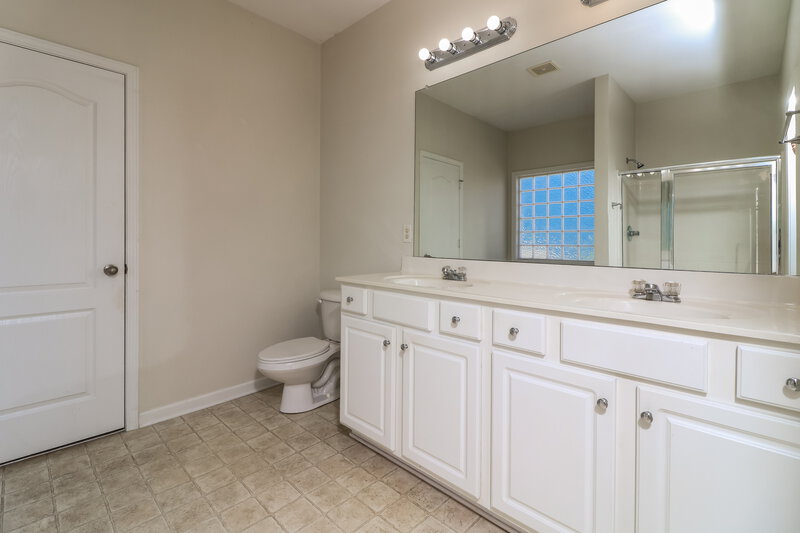 1,945/Mo, 92 Majestic Dr Newnan, GA 30265 Main Bathroom View
