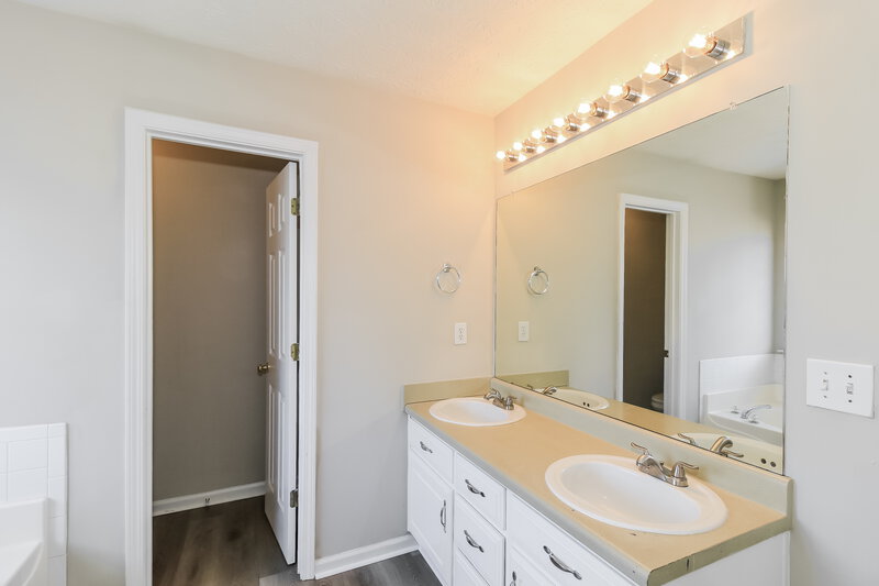 2,430/Mo, 1309 Kent Mnr Stockbridge, GA 30281 Main Bathroom View
