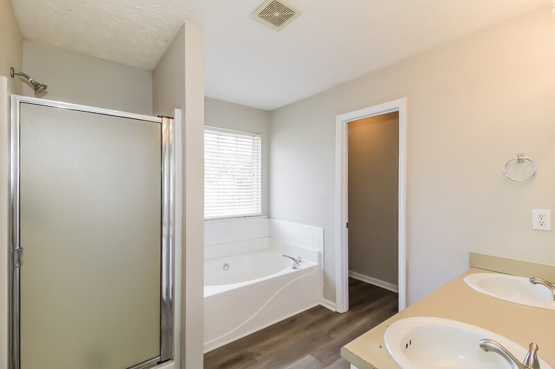 2,430/Mo, 1309 Kent Mnr Stockbridge, GA 30281 Main Bathroom View 2