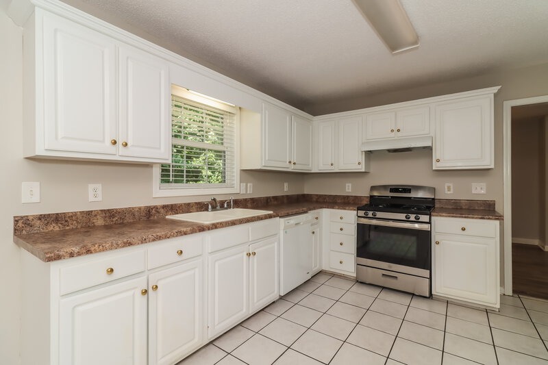 1,710/Mo, 19 Eagle Point Ct Dallas, GA 30132 Kitchen View
