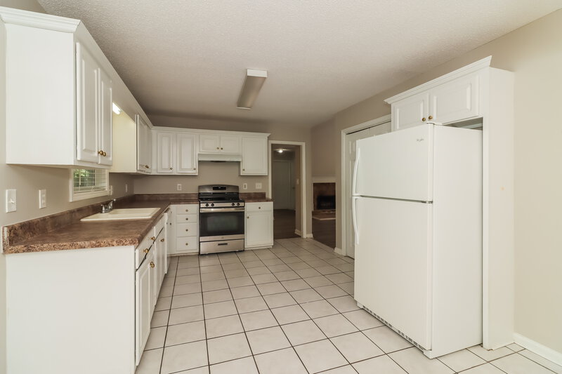 1,710/Mo, 19 Eagle Point Ct Dallas, GA 30132 Kitchen View 2