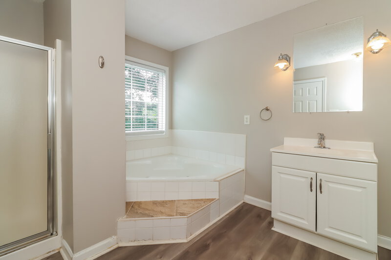 1,710/Mo, 19 Eagle Point Ct Dallas, GA 30132 Main Bathroom View