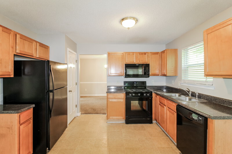 2,085/Mo, 429 Grier Dr Locust Grove, GA 30248 Kitchen View