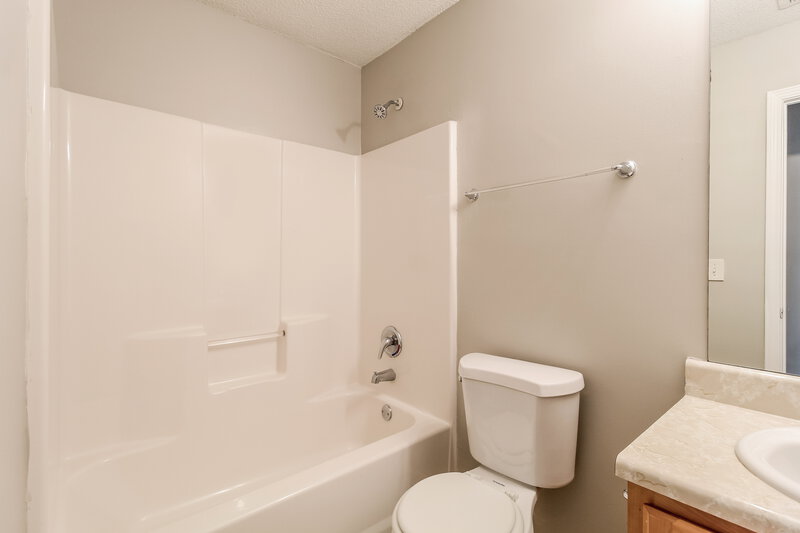 2,085/Mo, 429 Grier Dr Locust Grove, GA 30248 Bathroom View