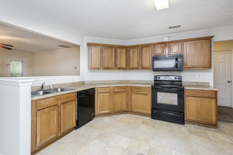 2,880/Mo, 1462 Alcovy Falls Dr Lawrenceville, GA 30045 Kitchen View